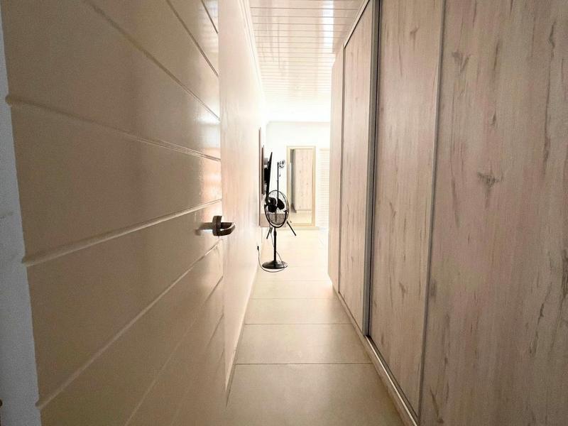 6 Bedroom Property for Sale in Chatsworth Western Cape